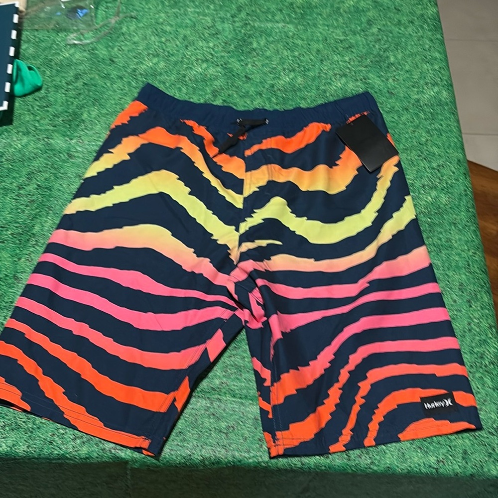 NWT boys XL 14/16 Hurley swim shorts BOY28